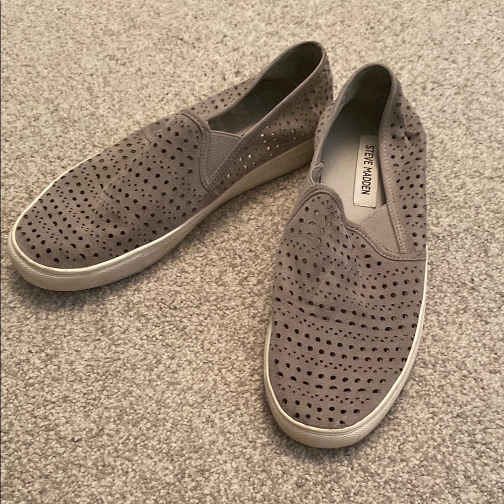 Steve Madden Gray Slip-On womens Shoes